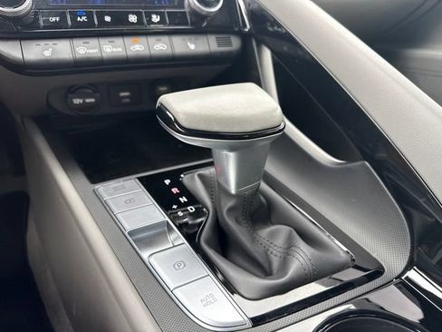 Used 2023 Hyundai Elantra SEL w/ Convenience Package FWD image 8
