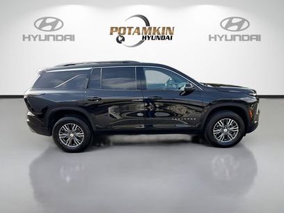Used 2025 Chevrolet Traverse LT