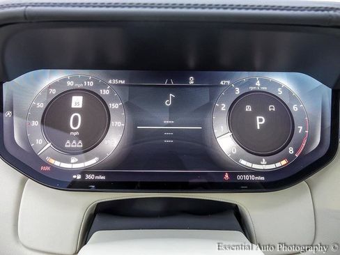 Used 2025 Land Rover Range Rover SV image 25