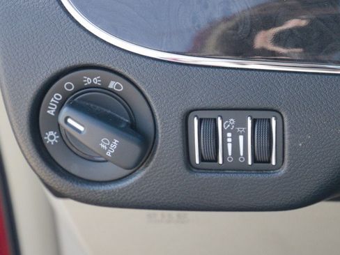 Used 2013 Chrysler Town & Country Touring FWD image 16