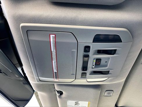 Used 2024 Toyota Highlander XLE image 32