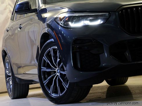 Used 2022 BMW X5 xDrive40i w/ M Sport Package image 4