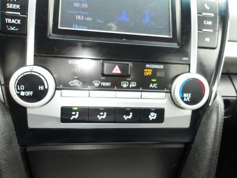 Used 2012 Toyota Camry SE FWD image 13