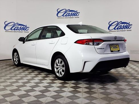 Used 2024 Toyota Corolla LE image 2