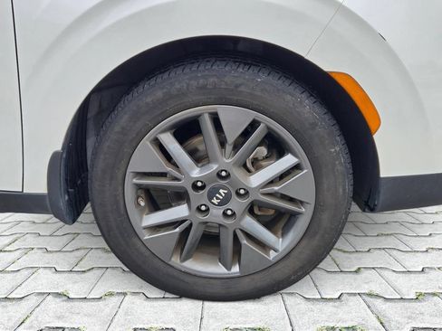 Used 2021 Kia Soul S FWD image 3