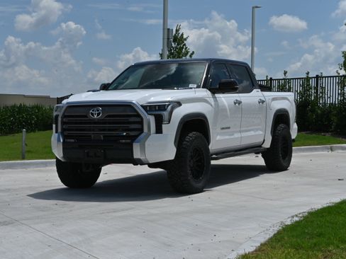 Used 2024 Toyota Tundra Limited AWD/4WD image 40