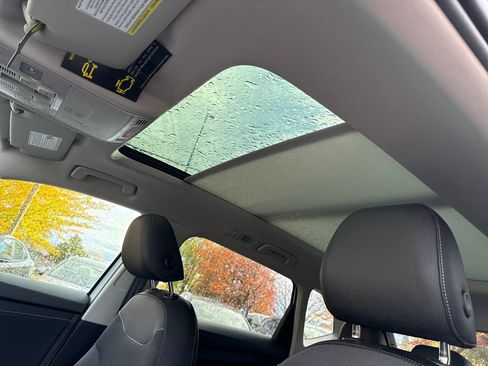 New 2025 Volkswagen Taos SE image 13