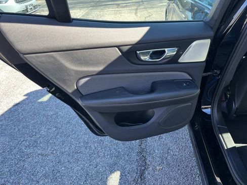 Used 2019 Volvo S60 T8 R-Design image 16