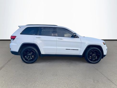 Used 2019 Jeep Grand Cherokee Laredo AWD/4WD image 8
