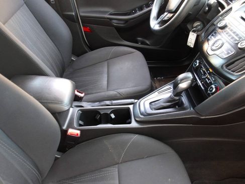 Used 2017 Ford Focus SE FWD image 17