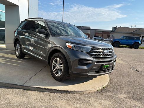 Used 2020 Ford Explorer XLT w/ Comfort Package AWD/4WD image 3