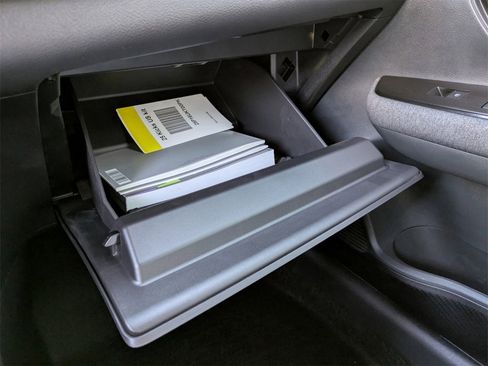 New 2025 Nissan Kicks SV w/ Charging Package image 26