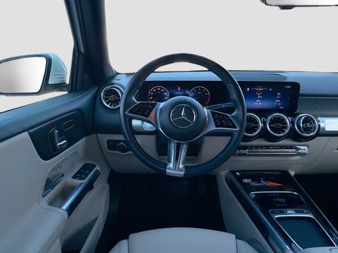 Used 2025 Mercedes-Benz GLB 250 image 42