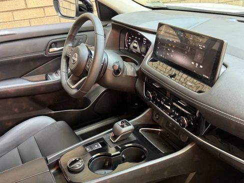 Used 2024 Nissan Rogue SL w/ SL Premium Package AWD/4WD image 16