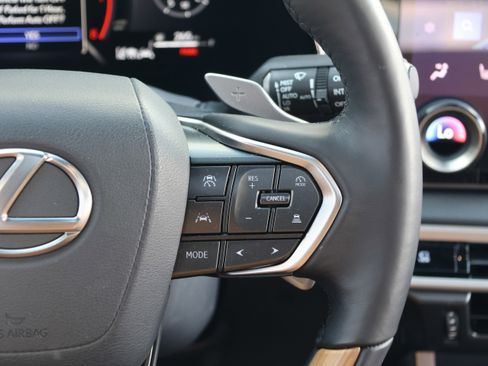 Used 2025 Lexus RX 350 Premium w/ Accessory Package (Z1) image 21