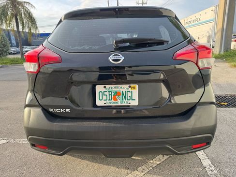 Used 2019 Nissan Kicks S image 4