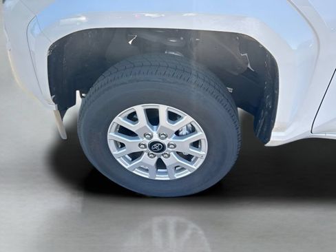 Used 2025 Toyota Tacoma SR5 AWD/4WD image 18