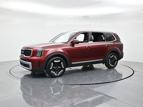 Used 2023 Kia Telluride EX w/ EX Captain's Chair Package FWD image 5
