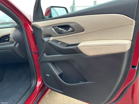 Used 2023 Chevrolet Traverse Premier image 27