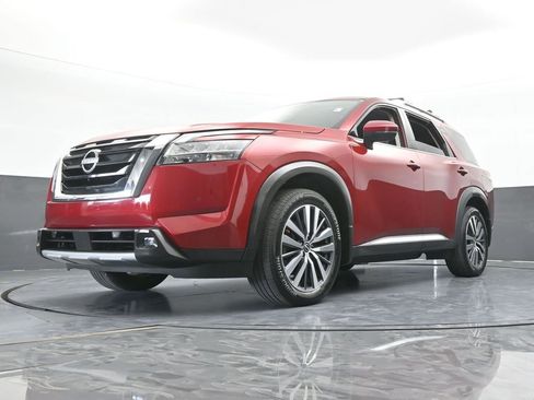 Used 2022 Nissan Pathfinder Platinum w/ Cargo Package FWD image 68