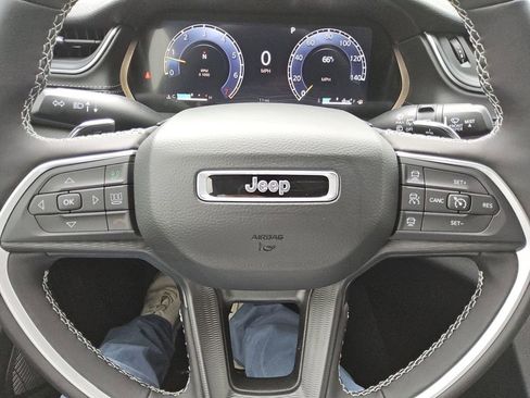 New 2025 Jeep Grand Cherokee Altitude image 25