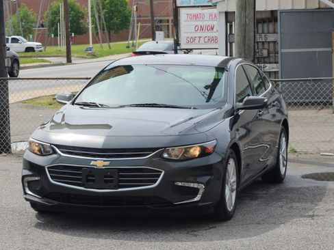 Used 2018 Chevrolet Malibu LT FWD image 3