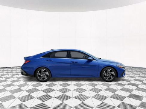 New 2025 Hyundai Elantra Limited image 11