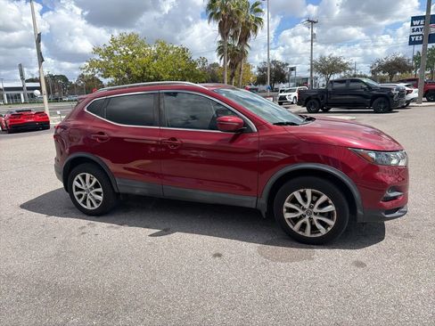 Used 2020 Nissan Rogue Sport SV image 2