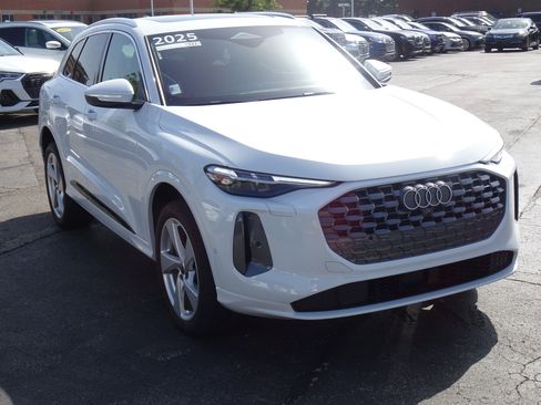 Certified 2025 Audi Q5 Premium Plus w/ Premium Plus AWD/4WD image 6