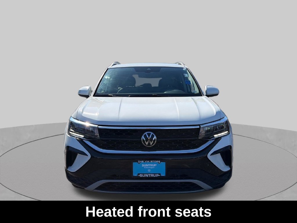 Used 2024 Volkswagen Taos SE w/ Panoramic Sunroof Package FWD image 18