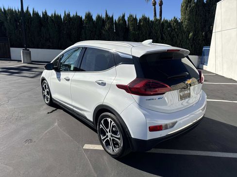 Used 2020 Chevrolet Bolt Premier w/ Infotainment Package image 7
