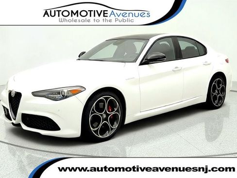 Used 2023 Alfa Romeo Giulia Veloce AWD/4WD image 1