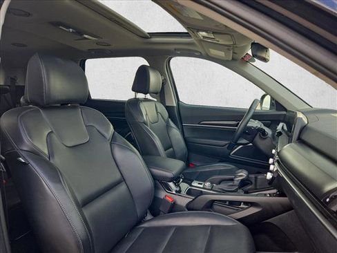 Used 2025 Kia Telluride S FWD image 21