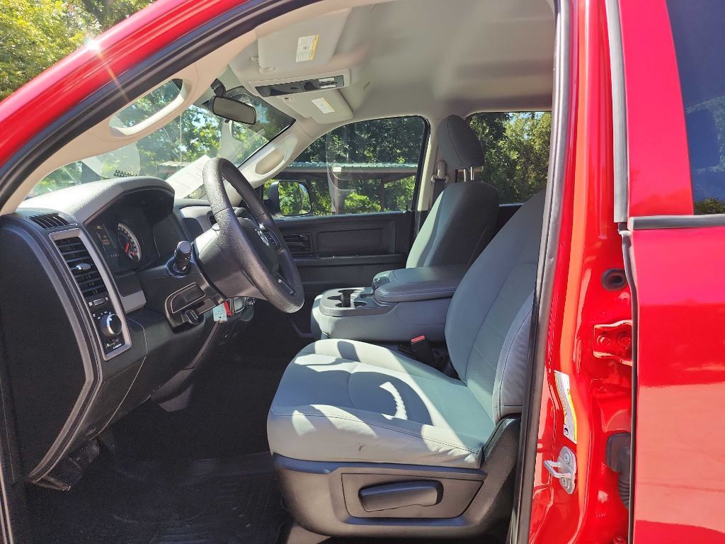 Used 2018 RAM 3500 Tradesman w/ Chrome Appearance Group AWD/4WD image 17