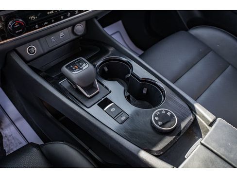 Used 2023 Nissan Rogue SV w/ SV Premium B Package image 18