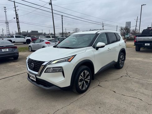 Used 2023 Nissan Rogue SV image 1