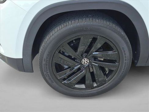 Used 2022 Volkswagen Atlas Cross Sport SE FWD image 21