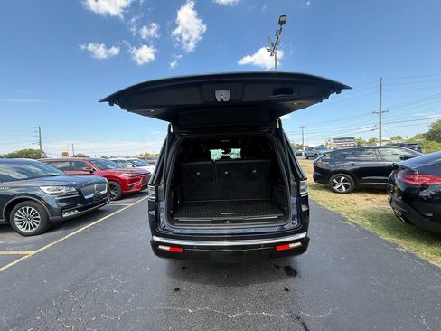Used 2023 Jeep Grand Wagoneer Series III w/ Rear Seat Video Group 1 AWD/4WD image 5