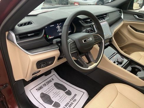 Certified 2024 Jeep Grand Cherokee Limited w/ Luxury Tech Group II image 14