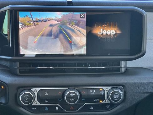 Used 2024 Jeep Wrangler Unlimited image 33