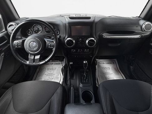 Used 2018 Jeep Wrangler Unlimited Sahara w/ Connectivity Group AWD/4WD image 15