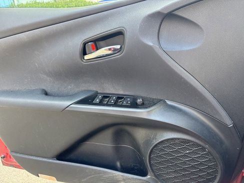 Used 2016 Toyota Prius Four Touring FWD image 6