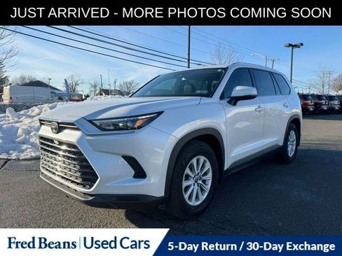 Used 2024 Toyota Grand Highlander XLE image 3