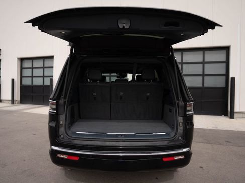 Used 2022 Jeep Grand Wagoneer Series II AWD/4WD image 5