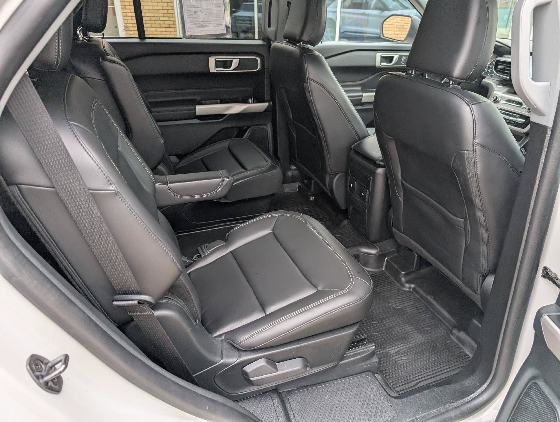 Used 2023 Ford Explorer XLT w/ Equipment Group 202A AWD/4WD image 18