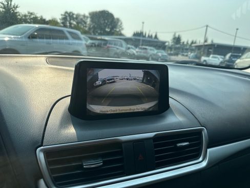 Used 2018 MAZDA MAZDA3 Sport FWD image 26
