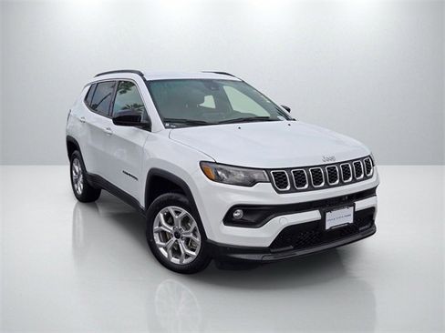 Used 2025 Jeep Compass Latitude image 1