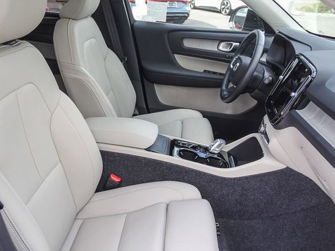 Used 2025 Volvo XC40 B5 Plus w/ Protection Package Premier image 25