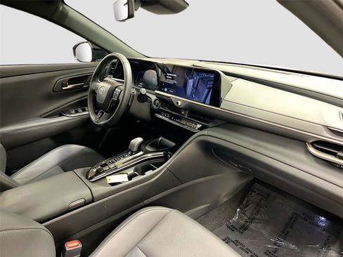 Used 2025 Toyota Crown Signia XLE image 33