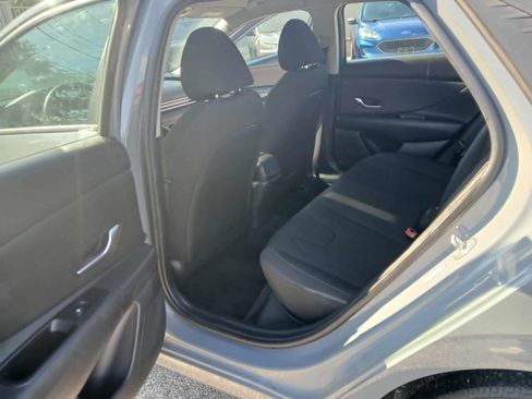 Used 2023 Hyundai Elantra SEL FWD image 11